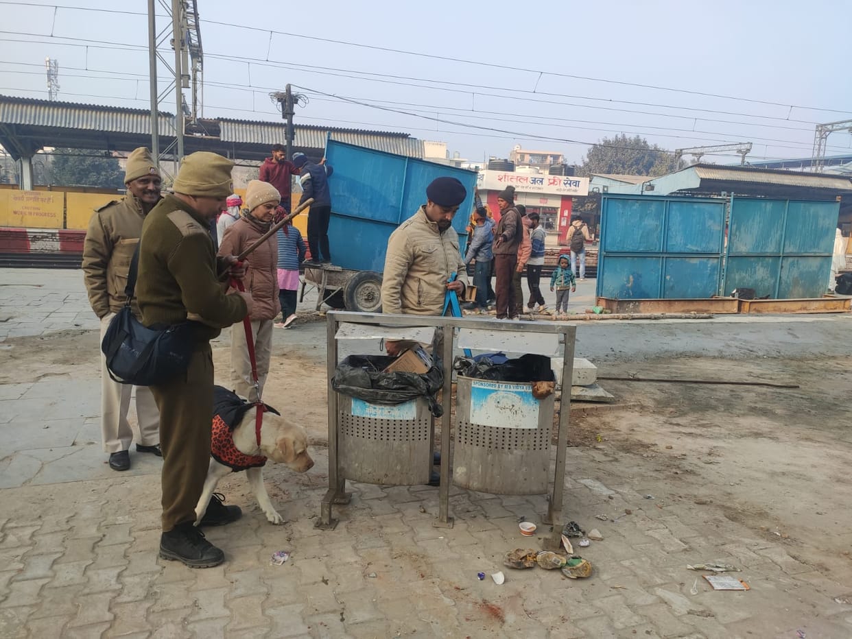 Dog squad conducts inspection drive at railway station