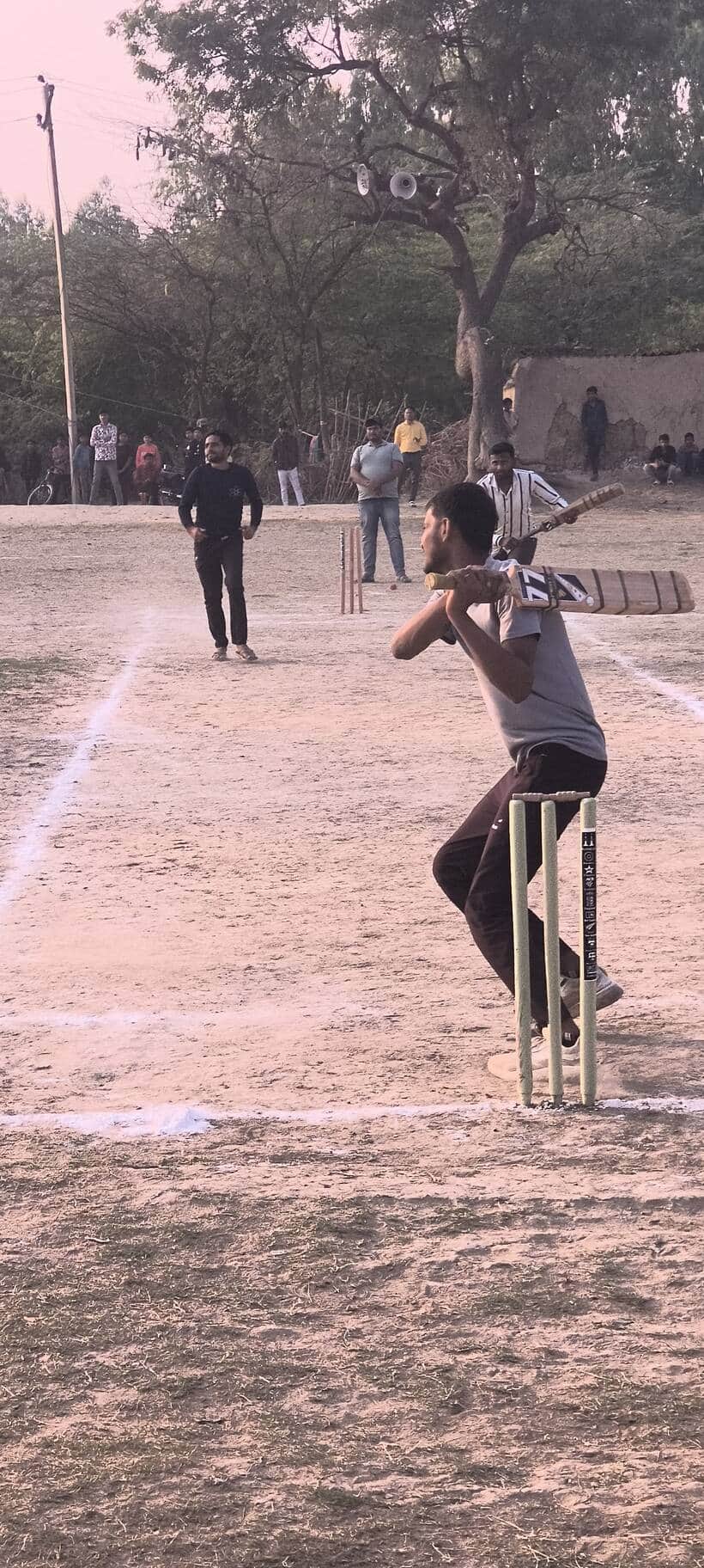 फोटो21एचएएमपी 34- मैच खेलते हुए खिलाड़ी। संवाद