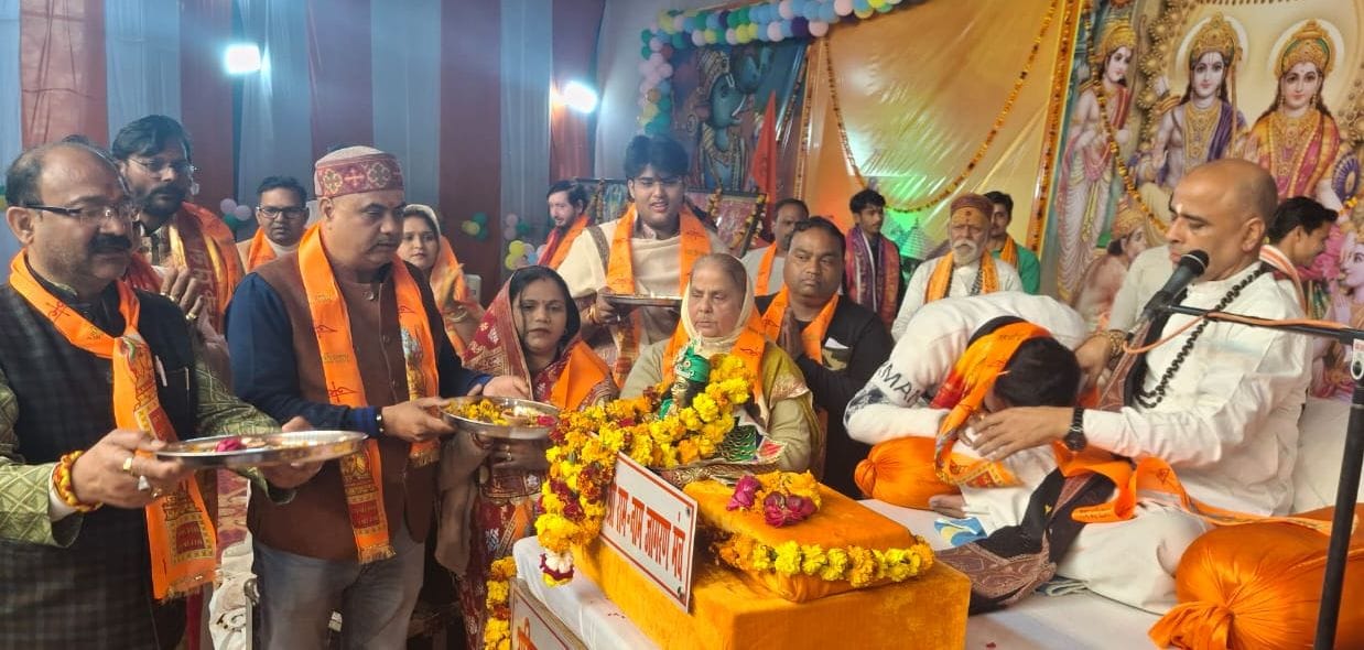 To receive the blessings of Lord Rama, one must become dear to Lord Shiva.