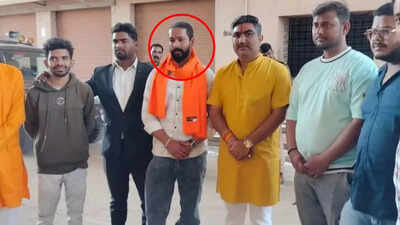 मुस्लिम युवक ने अपनाया सनातन धर्म, घर वापसी पर हुआ स्वागत