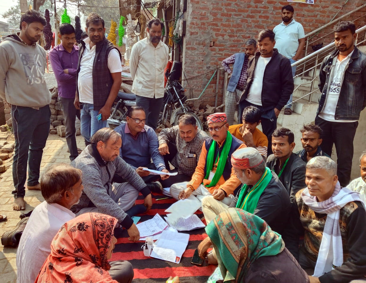 Dharna at SDO office against exploitation of farmers