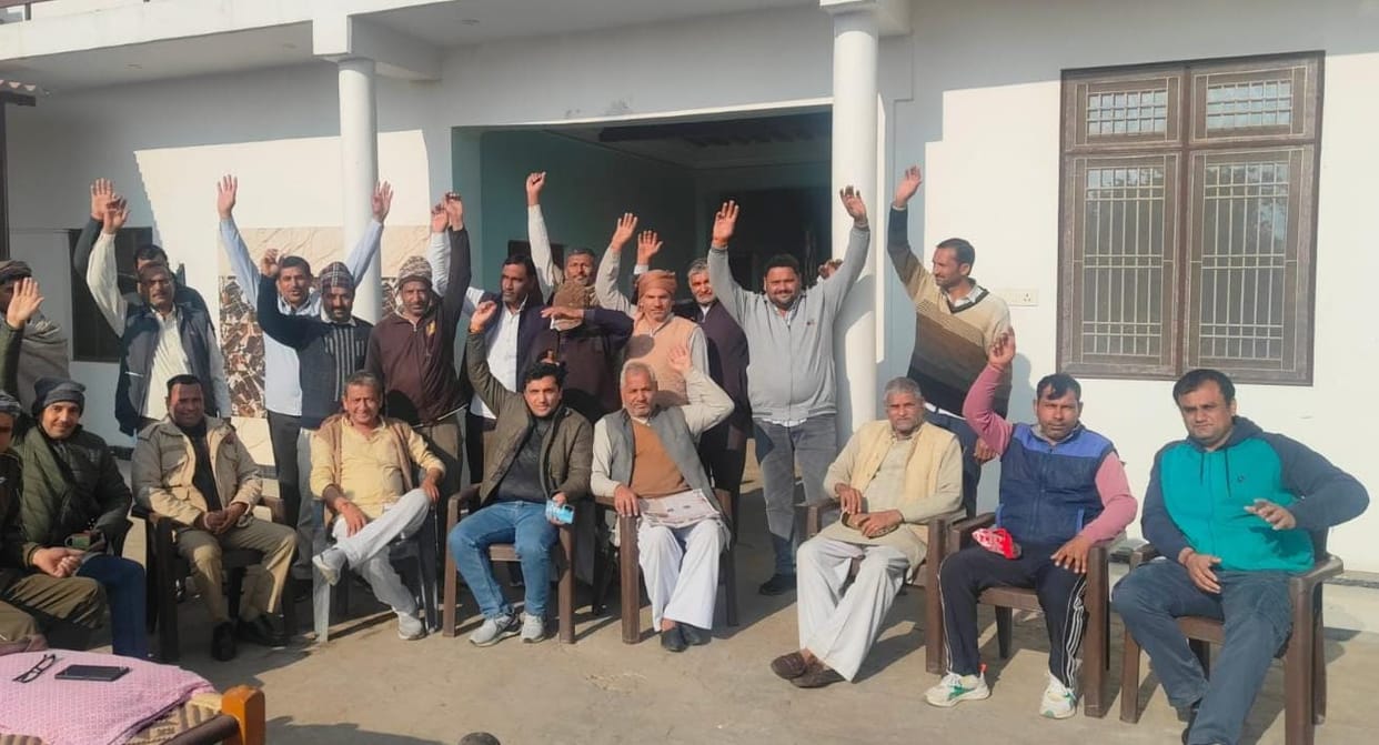 Police detained farmers going to meet CM
