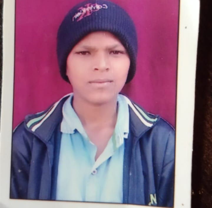 Shocked by the death of his mother, a young man committed suicide by jumping in front of a train.