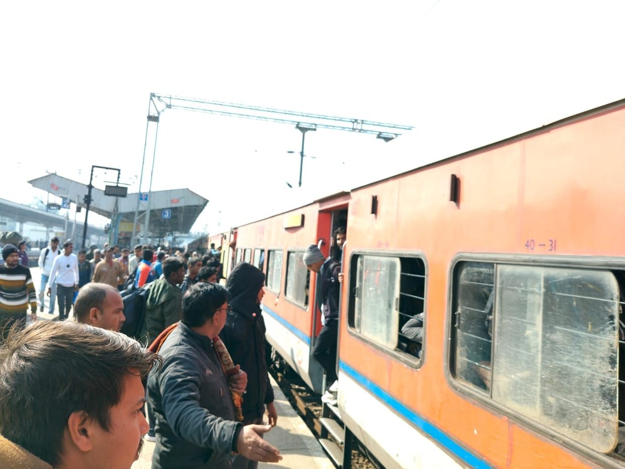 Many trains cancelled, routes changed due to non-interlocking work