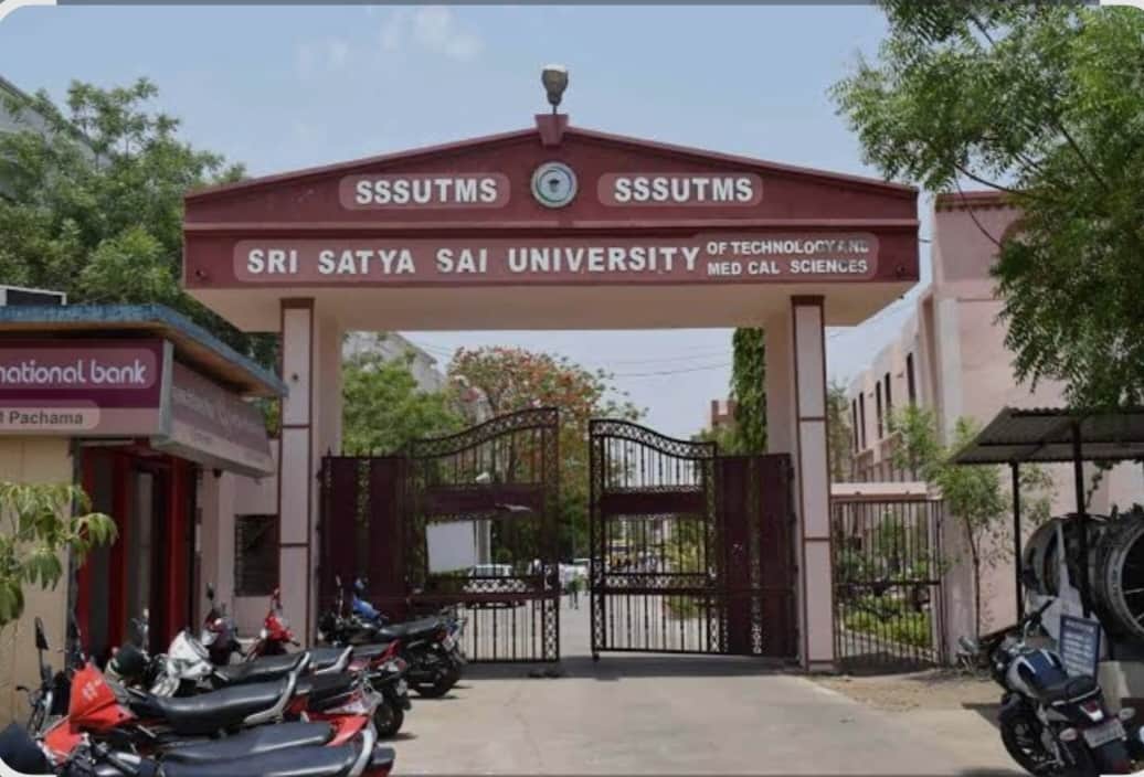 सत्य साई यूनीवर्सिटी।