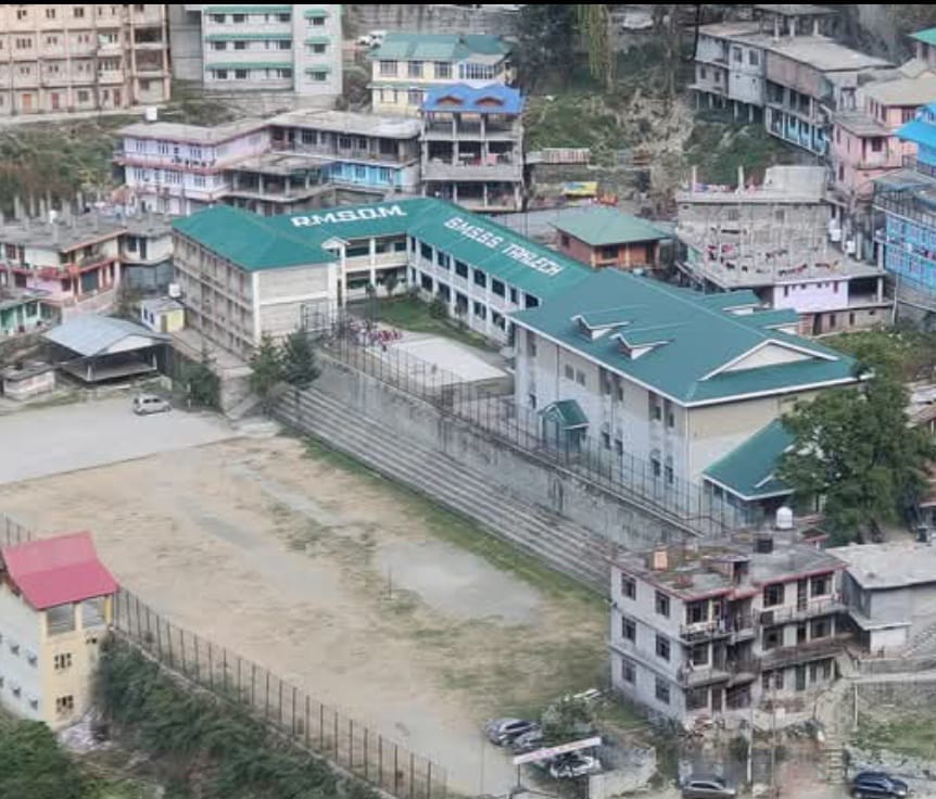 No teachers for important subjects in Taklech school