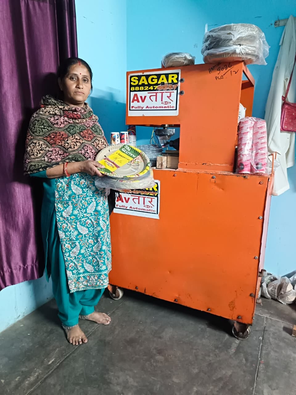 Sunita became self-reliant by making disposable plates from waste.