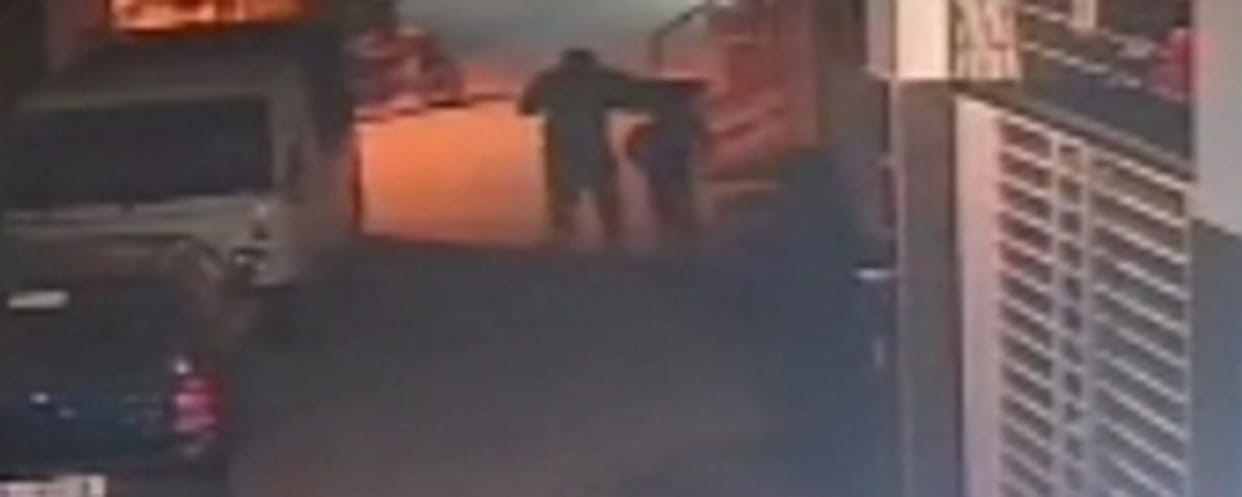 Attempt to kidnap a teenager who went to buy lassi, CCTV footage of the attempt to take him wrapped in a blanket goes viral on social media