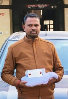 Accused of smuggling four kilos of opium arrested