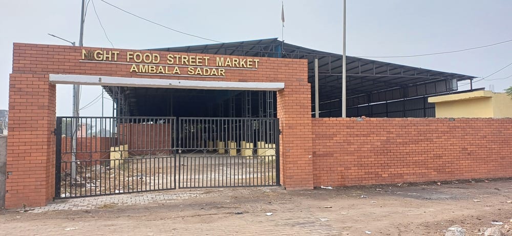 Night Food Street Market is ready, shopkeepers are not available