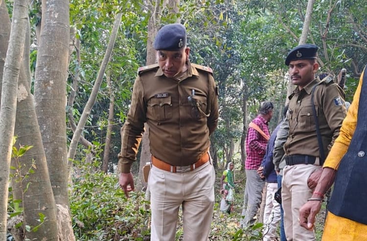 Bihar News: बागमती बांध किनारे पोखर में मिला अज्ञात शख्स का शव, मचा हड़कंप; कहीं और हत्या किए जाने की आशंका