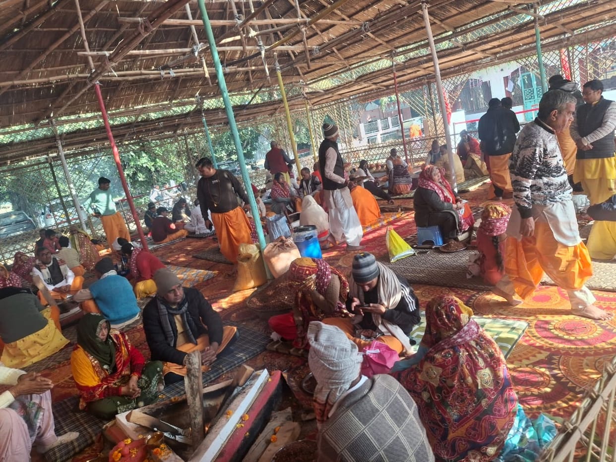 Worshiped Mother Chandake and offered a crown and umbrella.