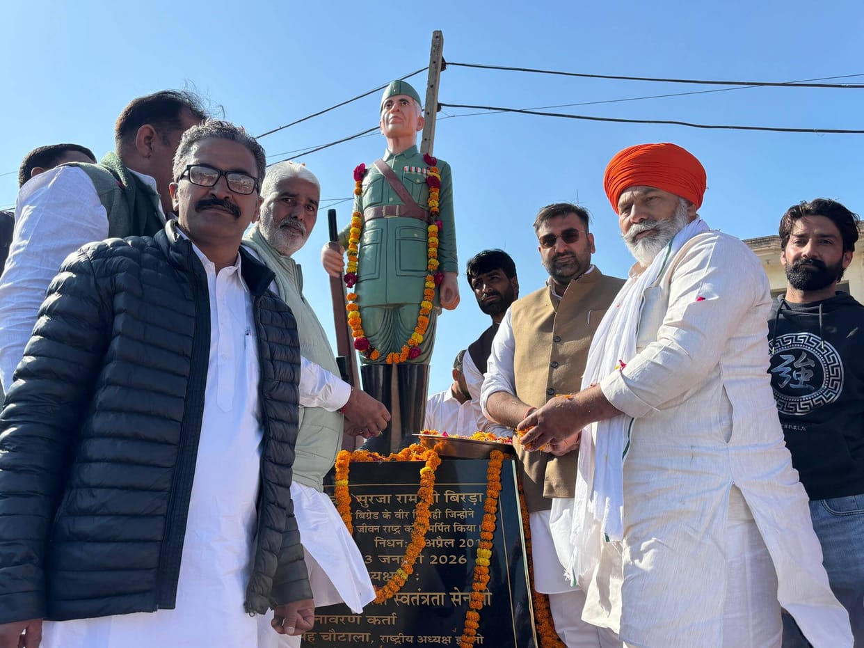Grand unveiling of the statue of Surjaram Birda, a brave son of the Azad Hind Fauj, in Dhukda; farmer leader Rakesh Tikait and MLA Arjun Chautala attended.