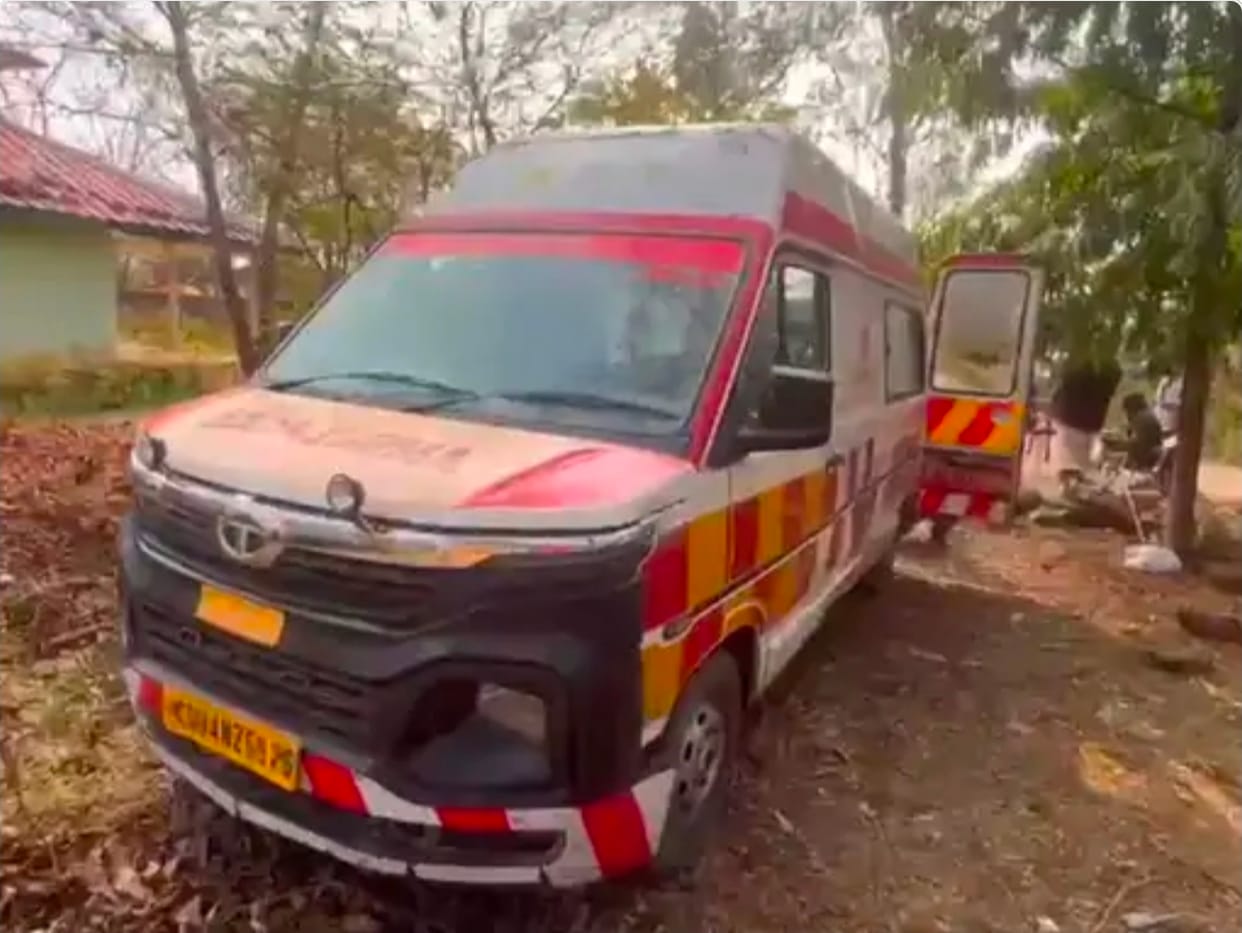 Teak instead of patients in 108 ambulance smuggling busted in Narsinghpur  6 arrested
