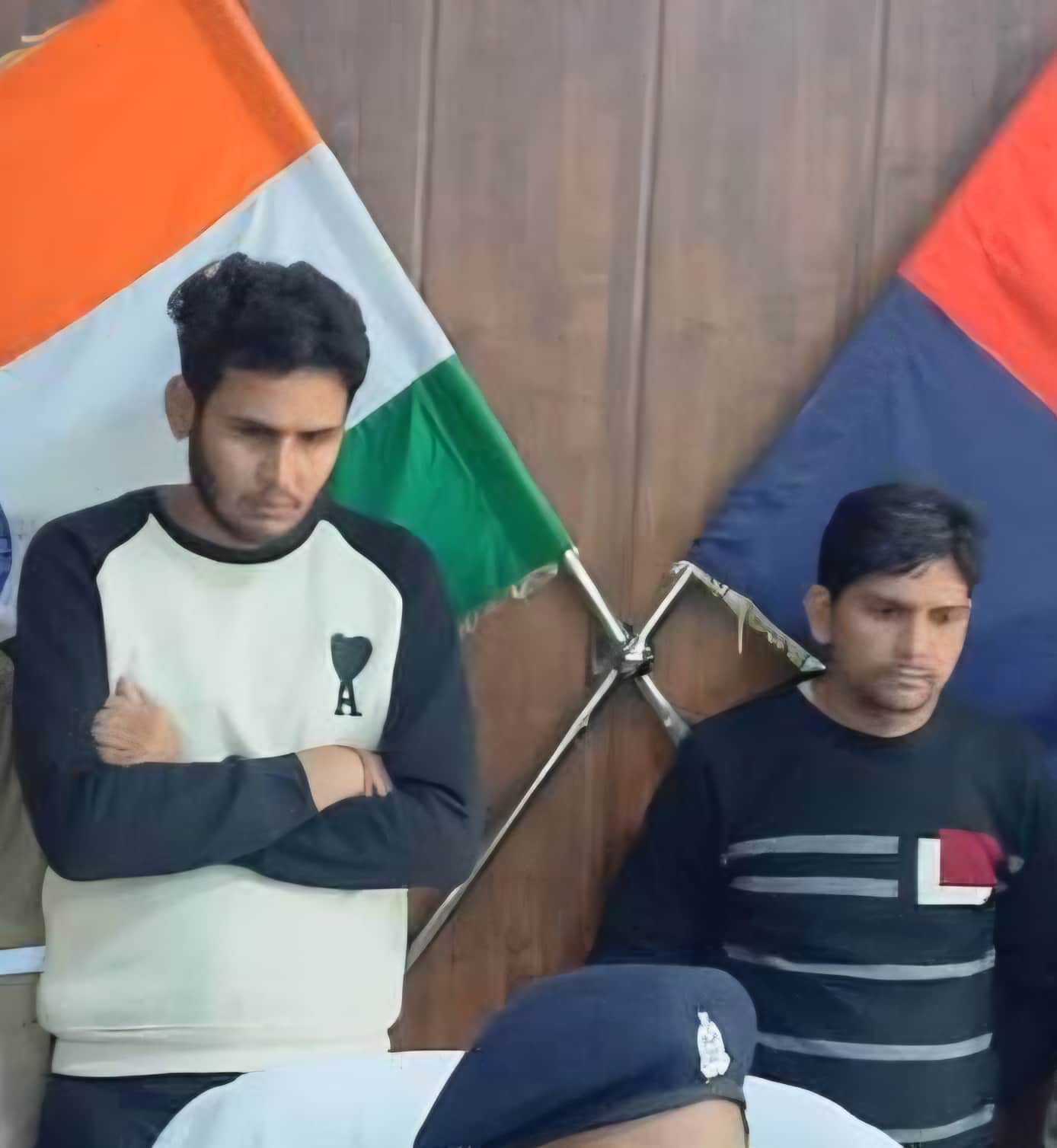 एसआईटी और चोला पुलिस द्वारा गिरफ्तार जीएसटी चोरी के आरोपी। स्रोत : पुलिस