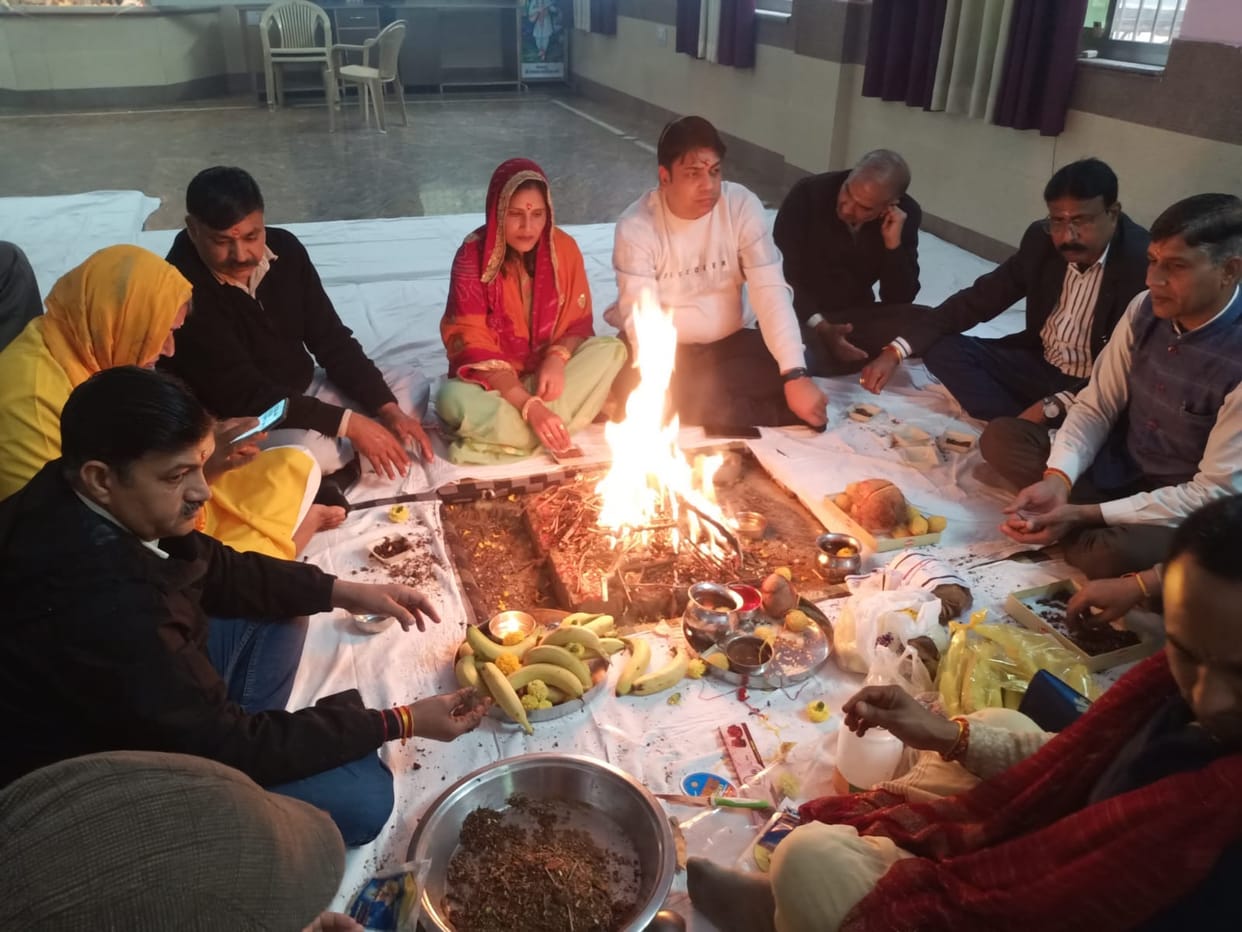 A havan (fire ritual) was performed on the enlightenment day of Shiromani Maharaj.