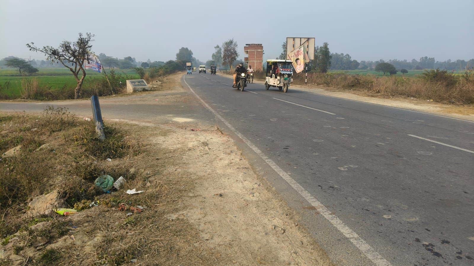 फोटो-2-मौरावां-मोहनलालगंज मार्ग पर चंदनखेड़ा मोड़ के पास प्रस्तावित बाईपास स्थल। संवाद