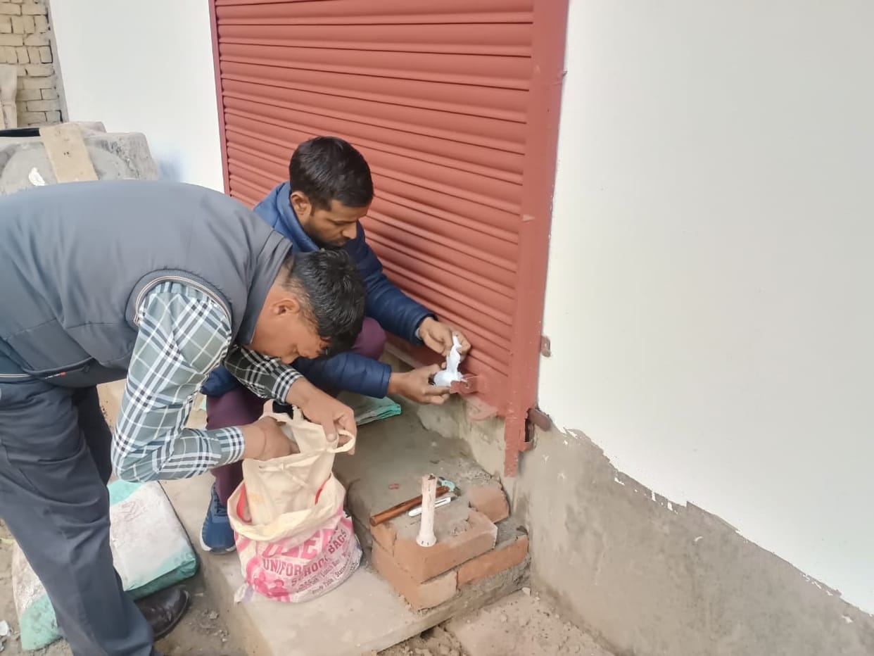 Eleven shops and buildings were sealed in the presence of the Sub-Divisional Magistrate (SDM).