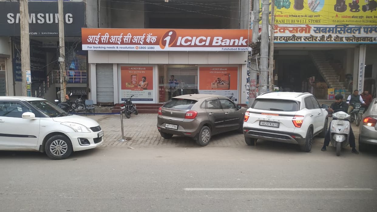 Permanent jam on Hisar-Sirsa road, Bank Square still confined to files