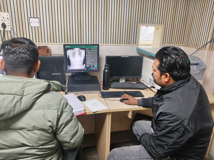 X-ray report with the help of mobile phone photo in Civil Hospital, room not connected to e-treatment