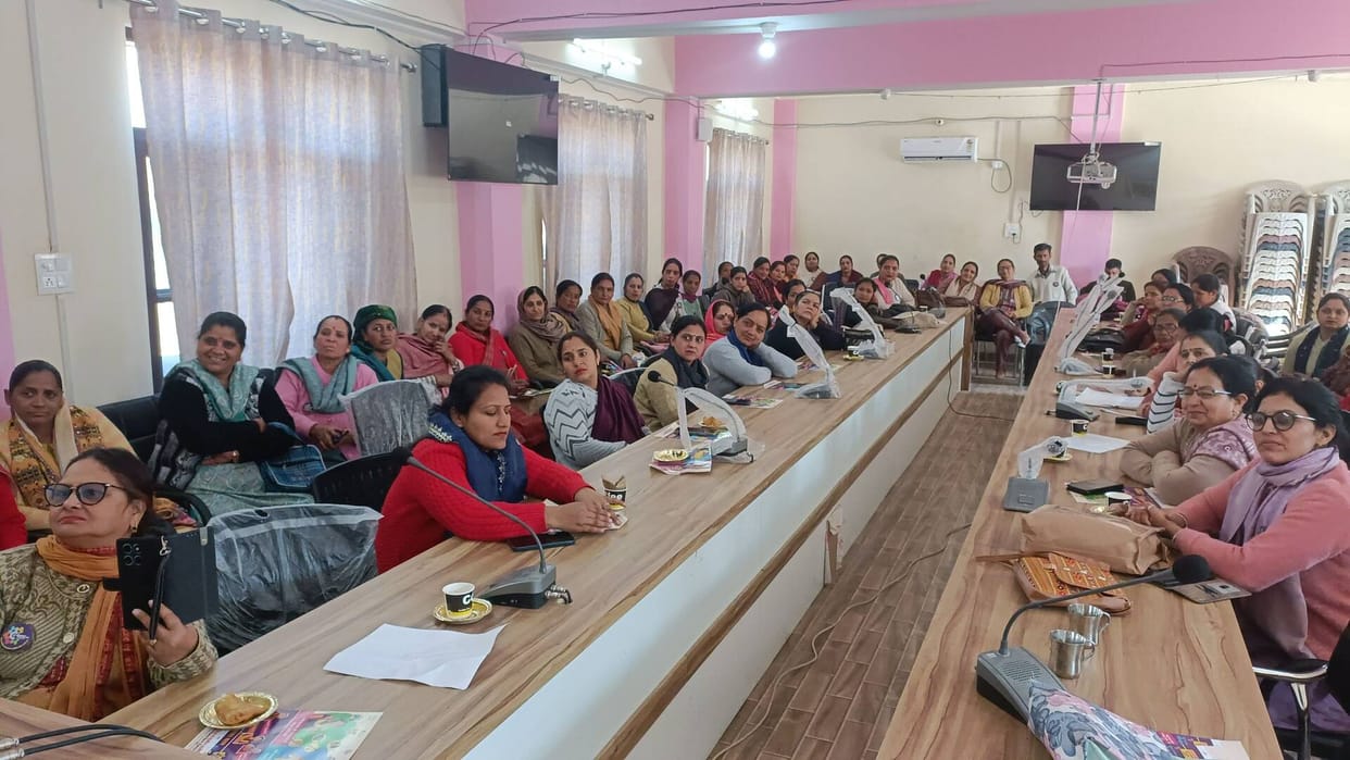 Information on health, nutrition and self-employment for women