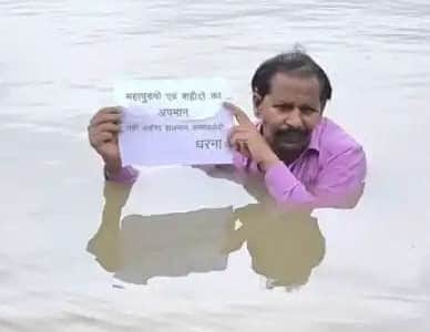 लोधीपुर में चीनी मांझा की बिक्री के खिलाफ खन्नौत नदी में घुसकर प्रदर्शन करते सलमान। स्रोत: जाग