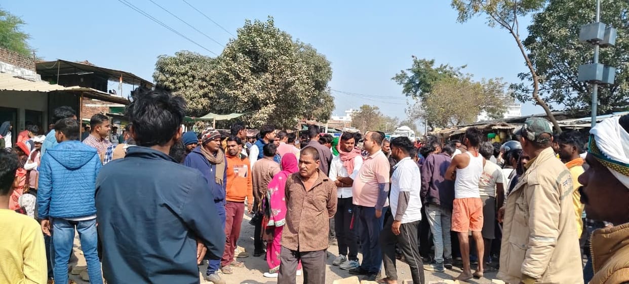 A laborer was killed after being run over by a tractor-trolley; his family members blocked the road in protest.