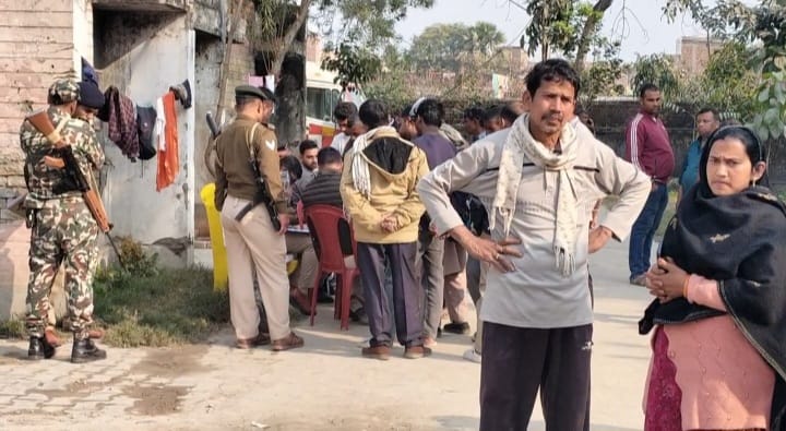 West Champaran: Bagaha main road accident bike riding father-son died 7 year old girl in critical condition