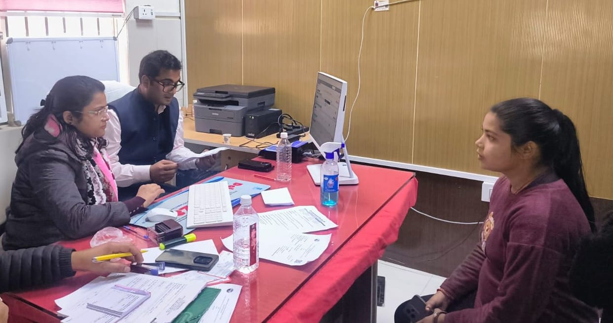 Siddharthnagar News : Increasing lower back pain from continuous work and chronic patients