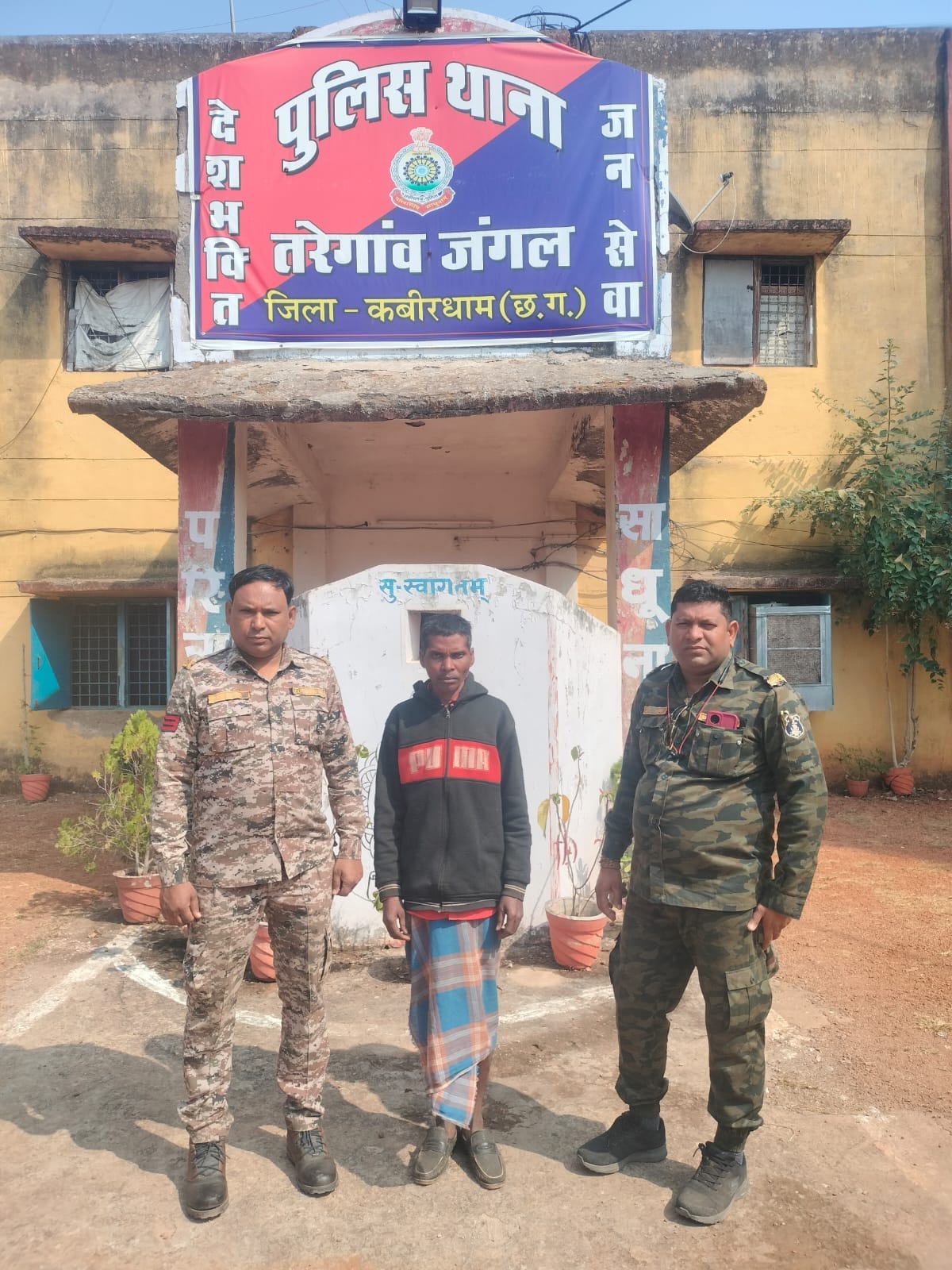 पुलिस की गिरफ्त में आरोपी