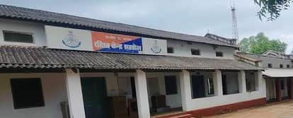 Shahdol News: A constable shot himself while on guard duty at the police lines.