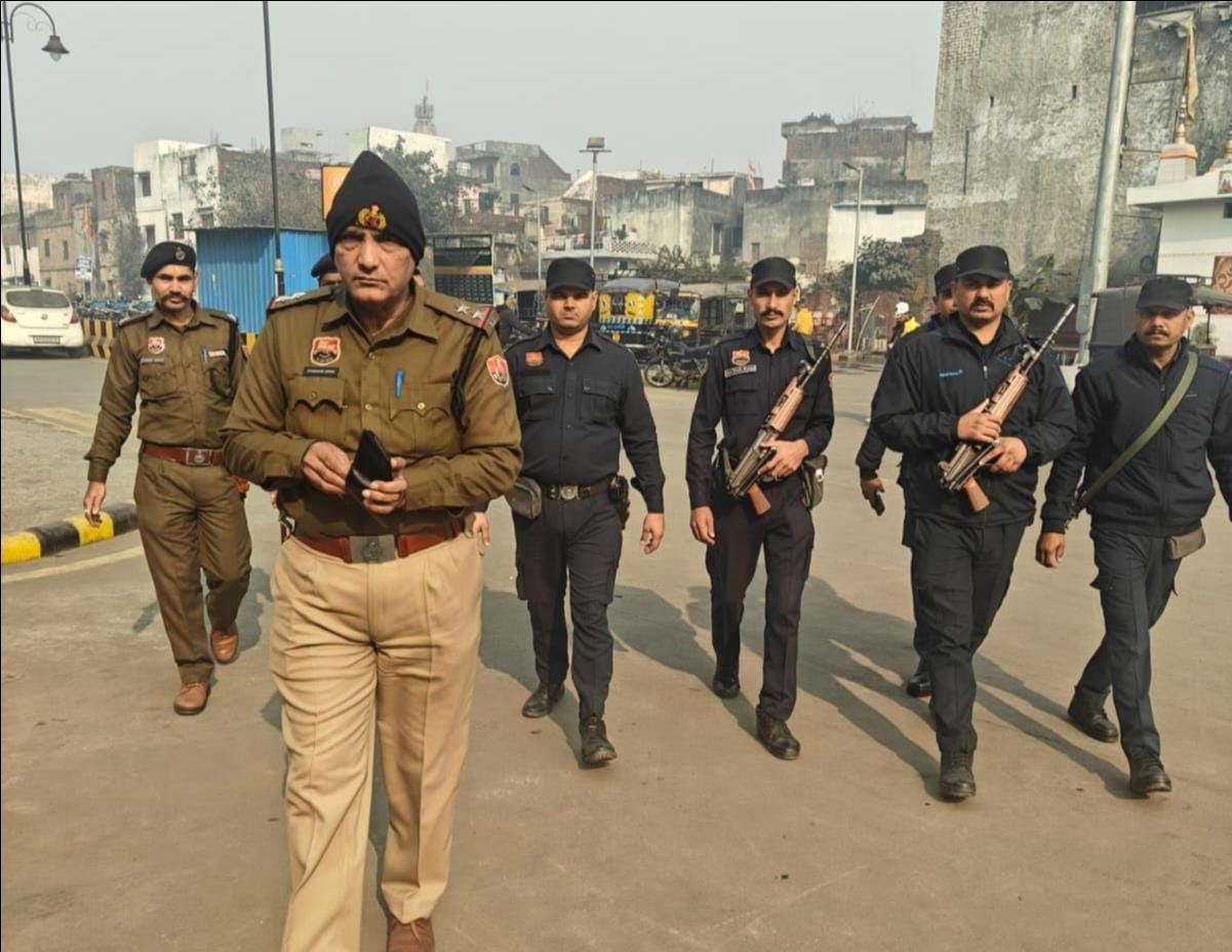 The railway station is under the surveillance of a commando team