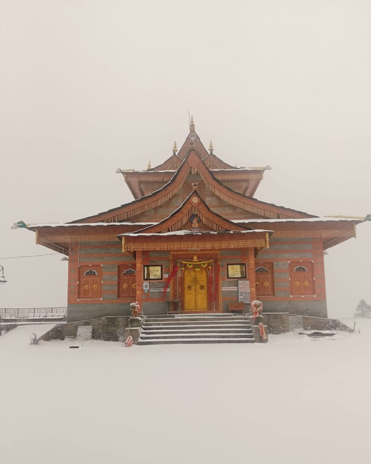 Heavy snowfall also occurred in the remote areas of Munish and Kashapat