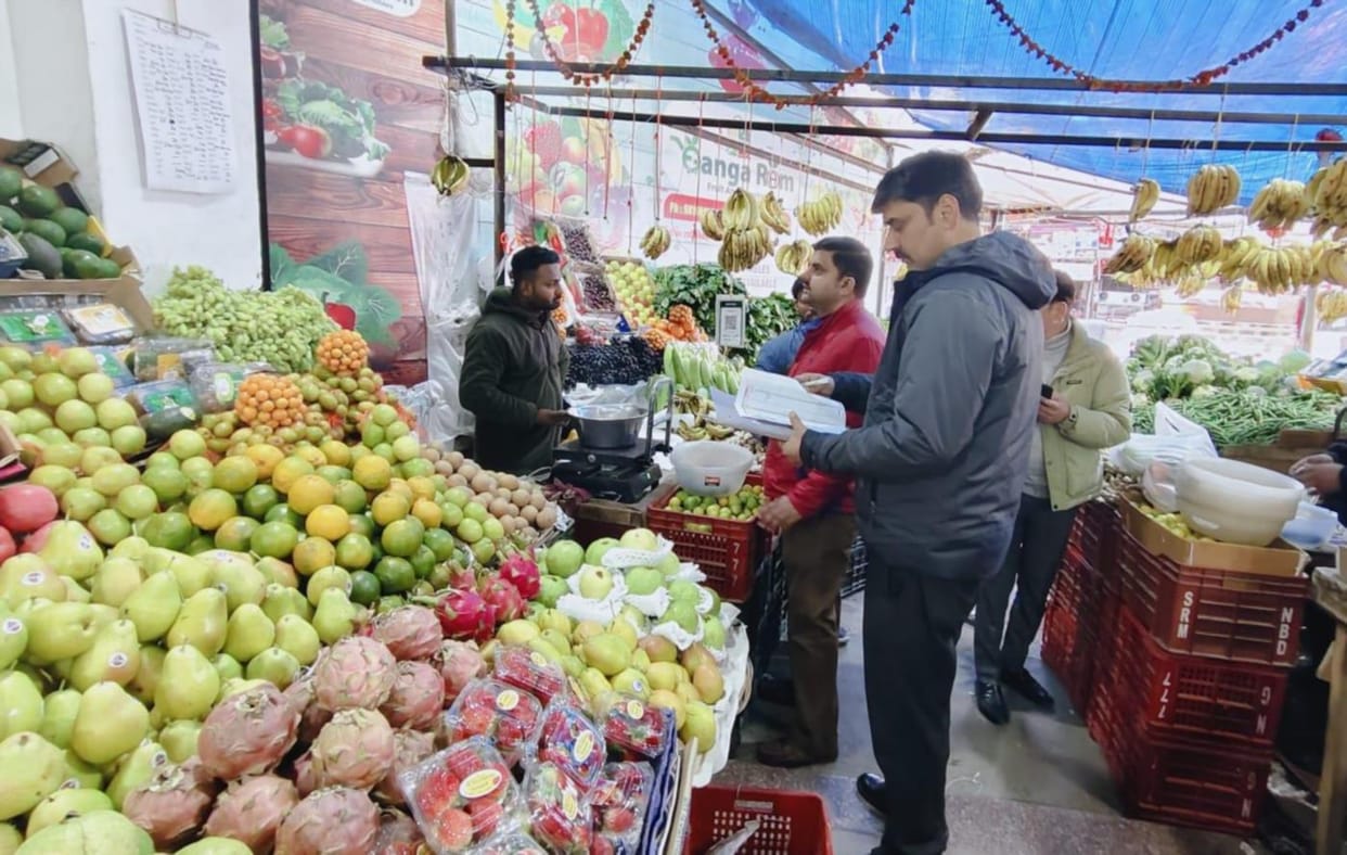 346 kg of fruits and vegetables seized in the city for overcharging