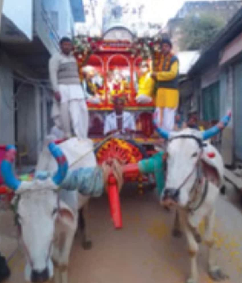 दौसा मेला मैदान में खड़ा चांदी का रथ