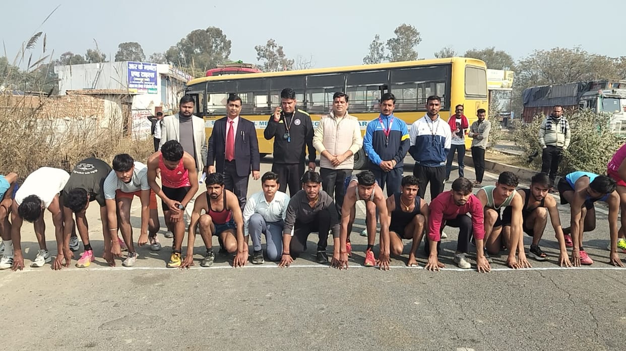 In the 800-meter race, Richa Singh secured first place, Priyanka Singh came in second, and Khushi finished third.