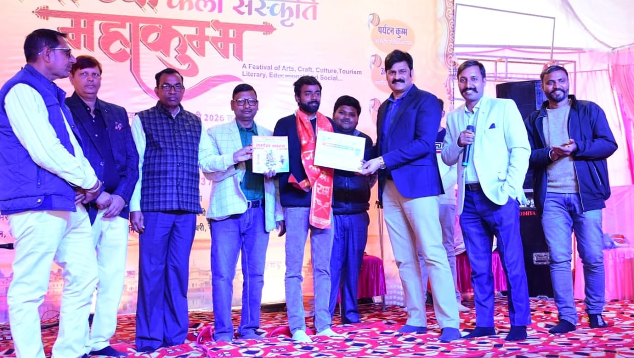 50 dignitaries were honoured with the Swadesh Seva Ratna Award