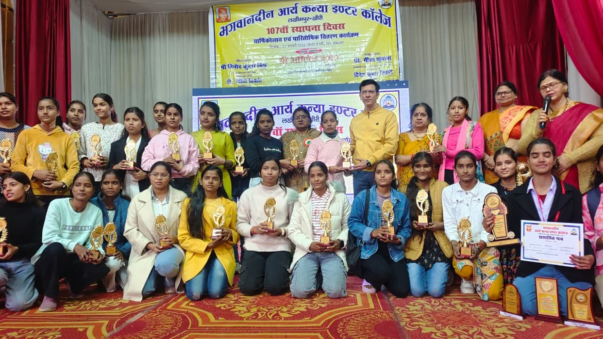 Five girl students received silver medals in the meritorious conference