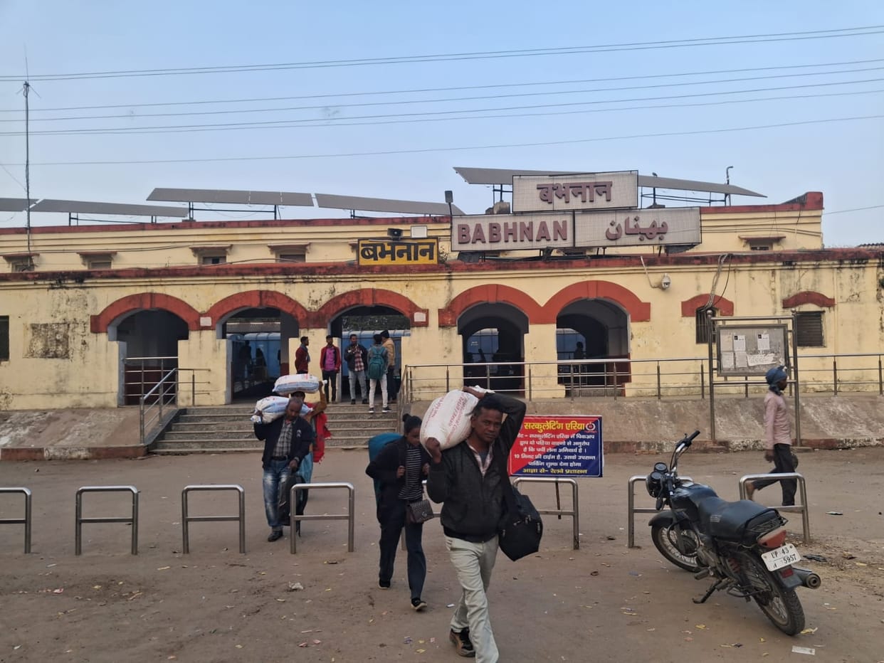 Many passengers missed the Manwar-Sangam Express train after having to catch it from Mankapur.