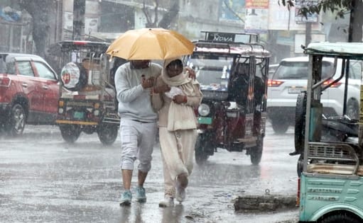 It rained heavily throughout the day, giving a boost to the Rabi crop.