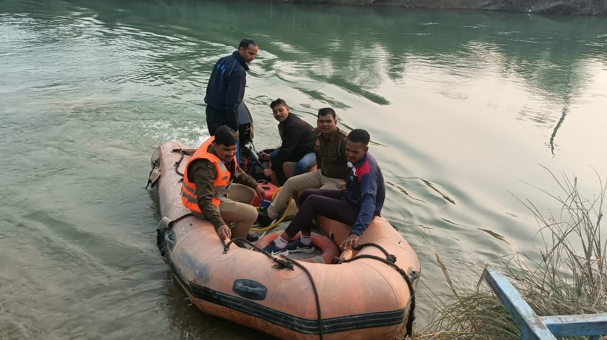 The young man who fell into the canal has still not been found on the third day.
