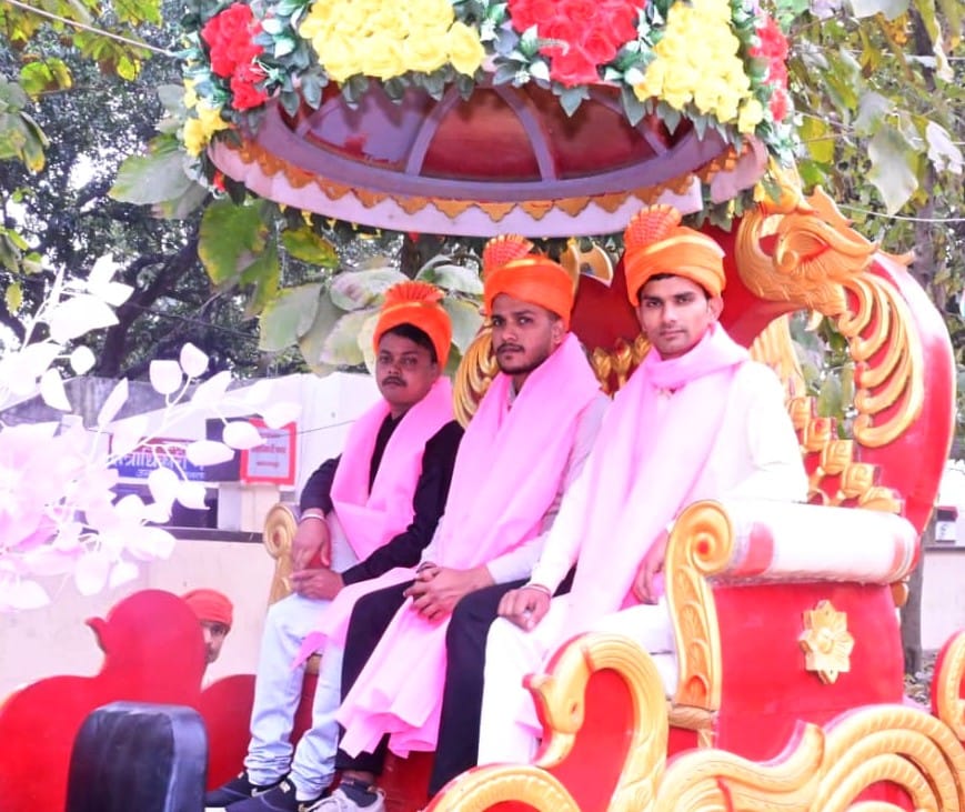 The wedding procession set off with music and fanfare, and 132 couples were married.