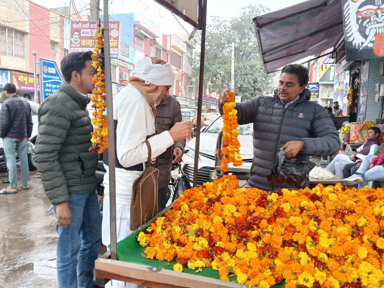200 couples tied the knot on Abujh Sawe, flower and car decoration work slowed down