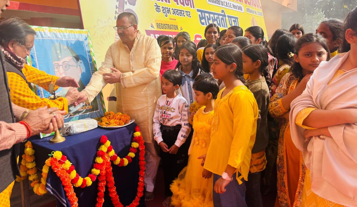 Veena Vadini was worshipped amidst joy and welcomed the king of seasons, spring.