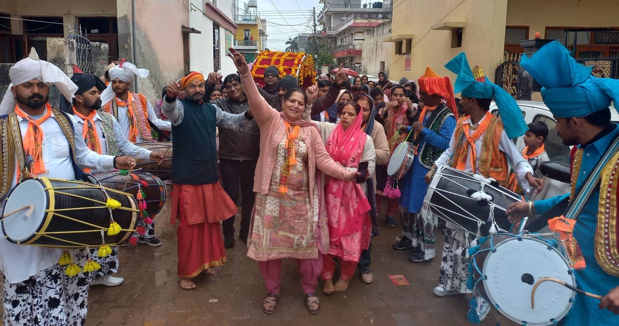 A procession was taken out on the 19th foundation day of Sai temple in Baddi.