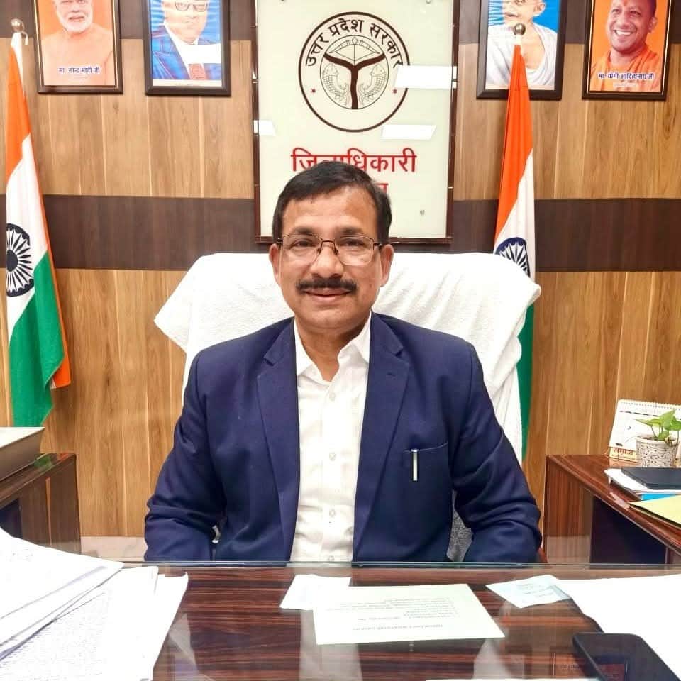 फोटो - 10 जिला निर्वाचन अधिकारी राजेश कुमार पांडेय। संवाद