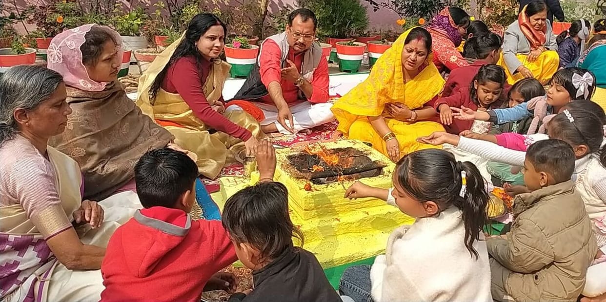 On Vasant Panchami, Goddess Saraswati was worshipped by performing havan and puja.