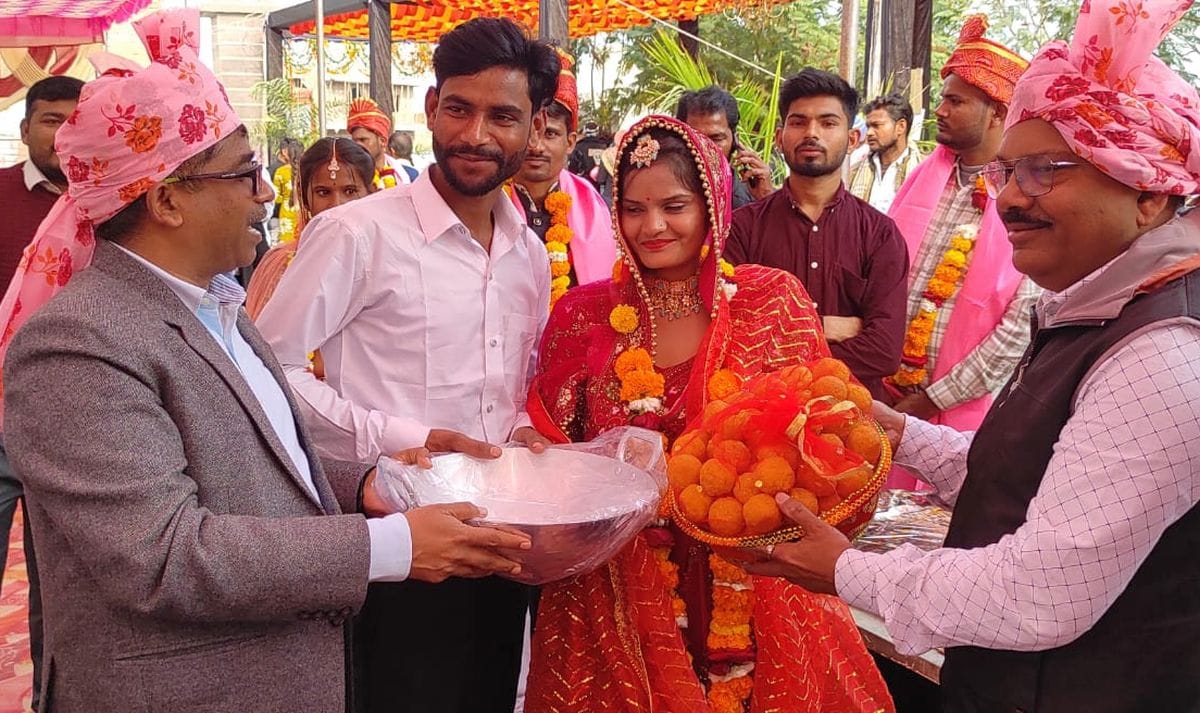 95 couples tied the knot in a mass wedding ceremony.