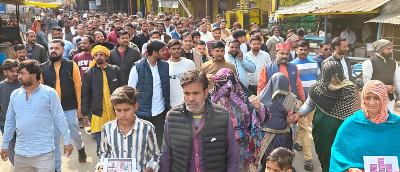 फोटो - 25 आंदोलन करते हिंदु संगठनों के लोग। संवाद