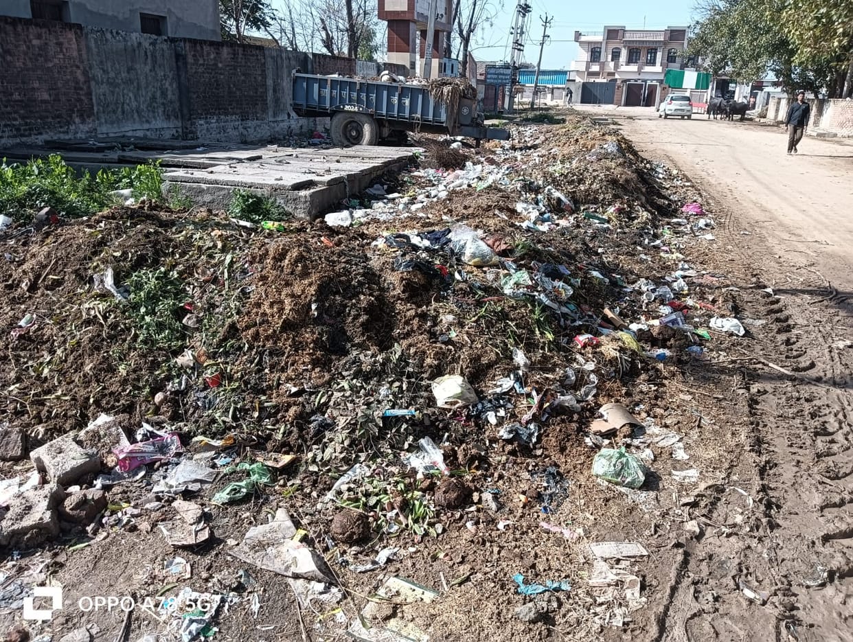 Cleanliness lessons are being taught in schools, but heaps of garbage are lying outside